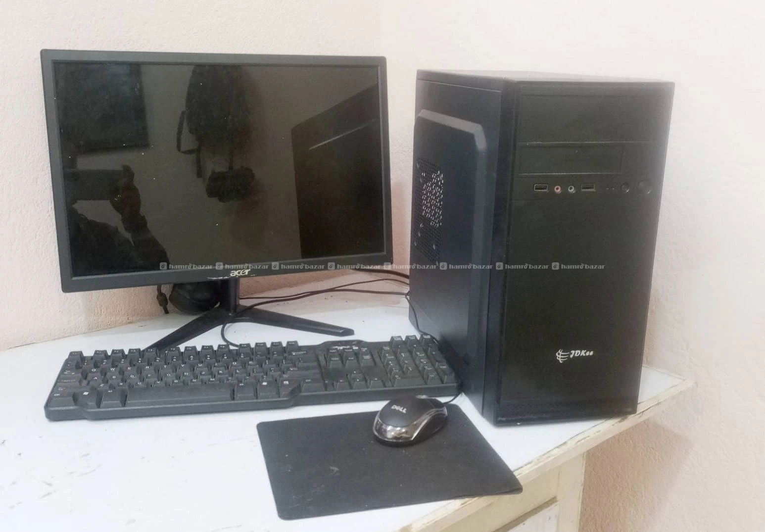 Desktop computer i3 4 gen
Hd:1tb
Ram:2gb 2