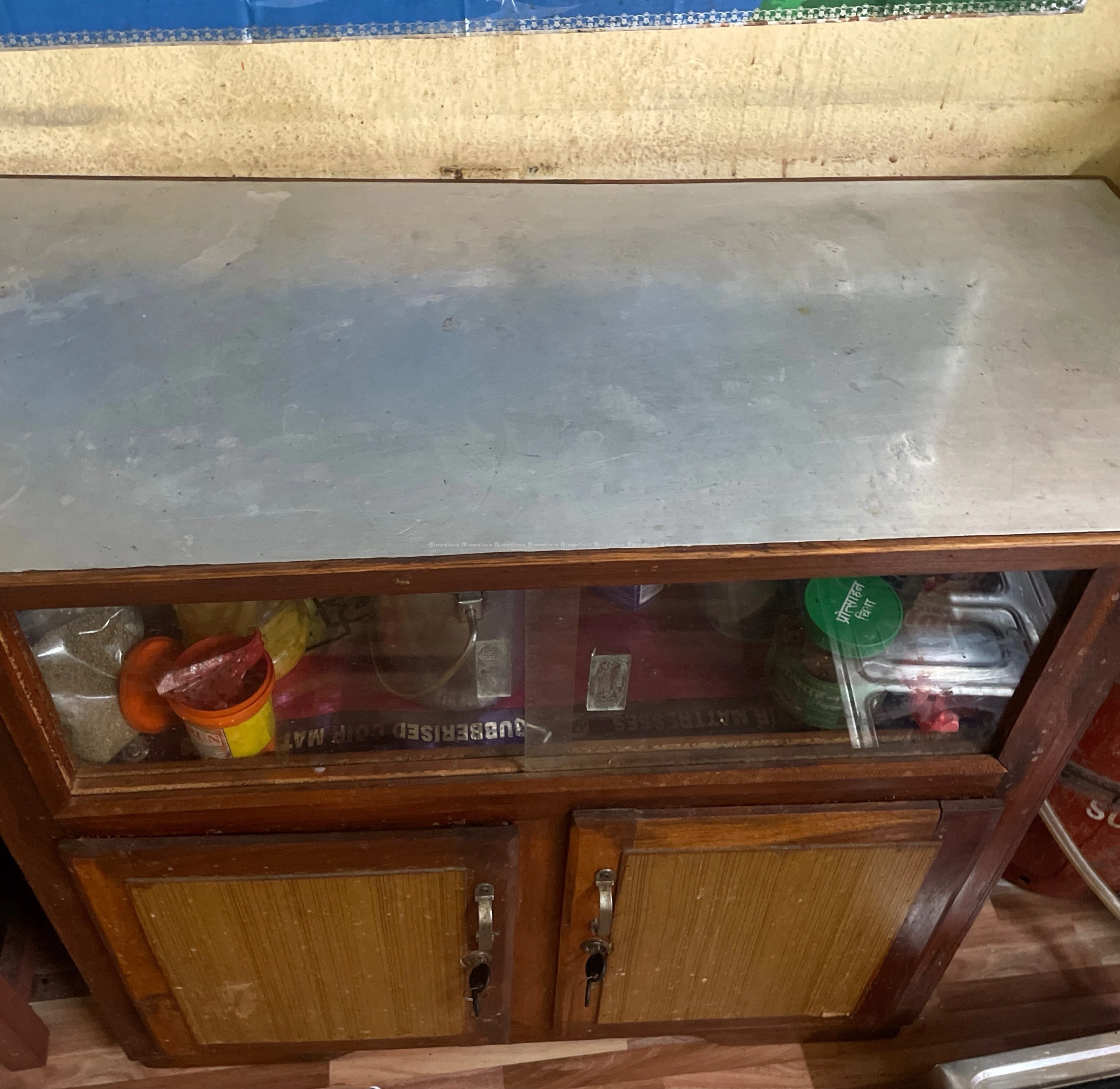 Kitchen rack with locker and glass slider