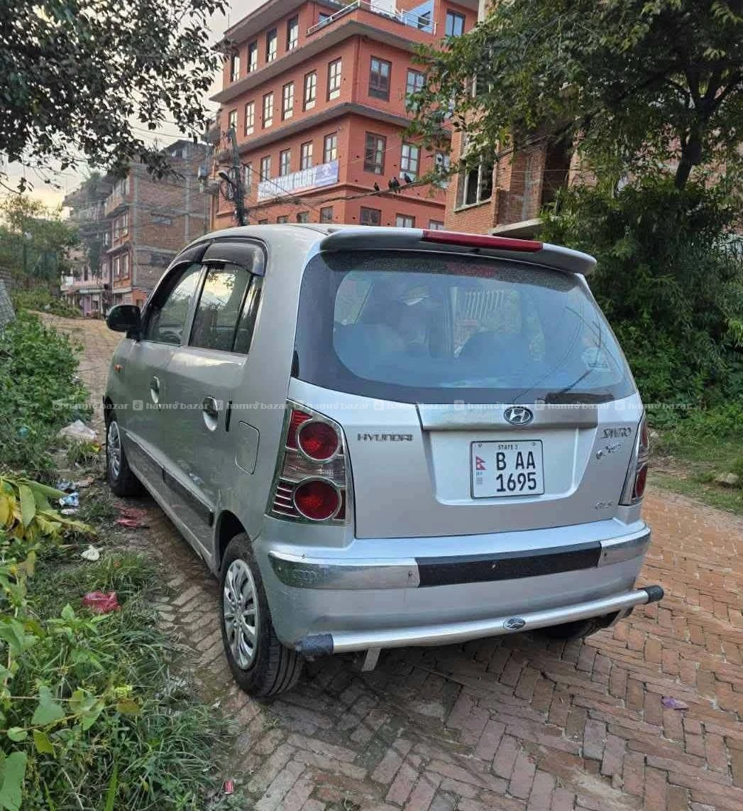 Hyundai Santro 2008 model
Single hand 
9818846575