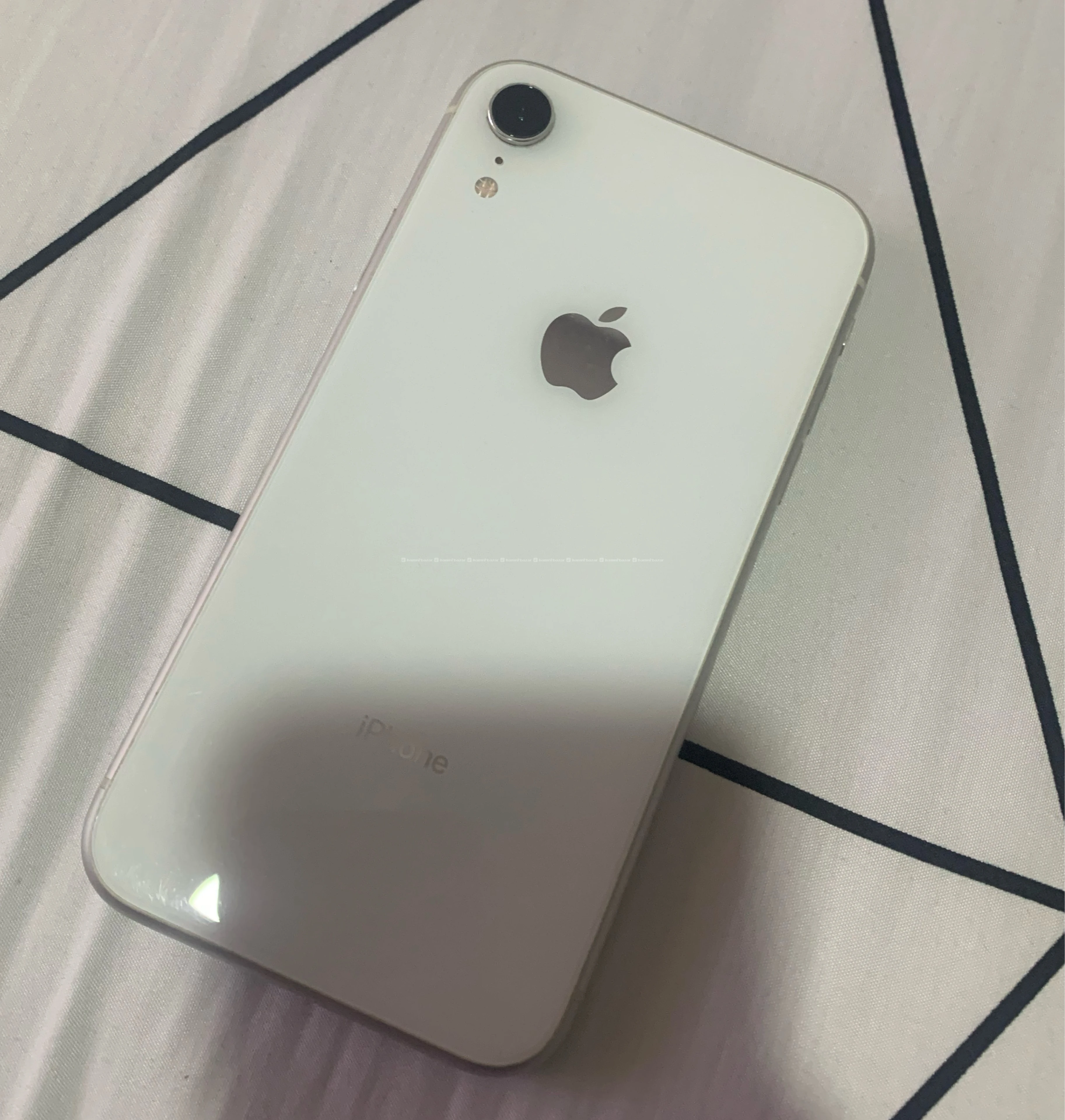 iPhone XR 4