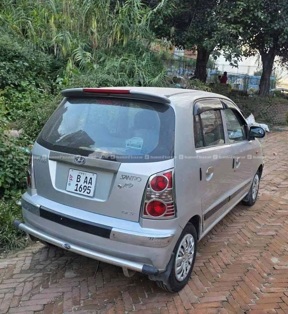 Hyundai Santro 2008 model
Single hand 
9818846575