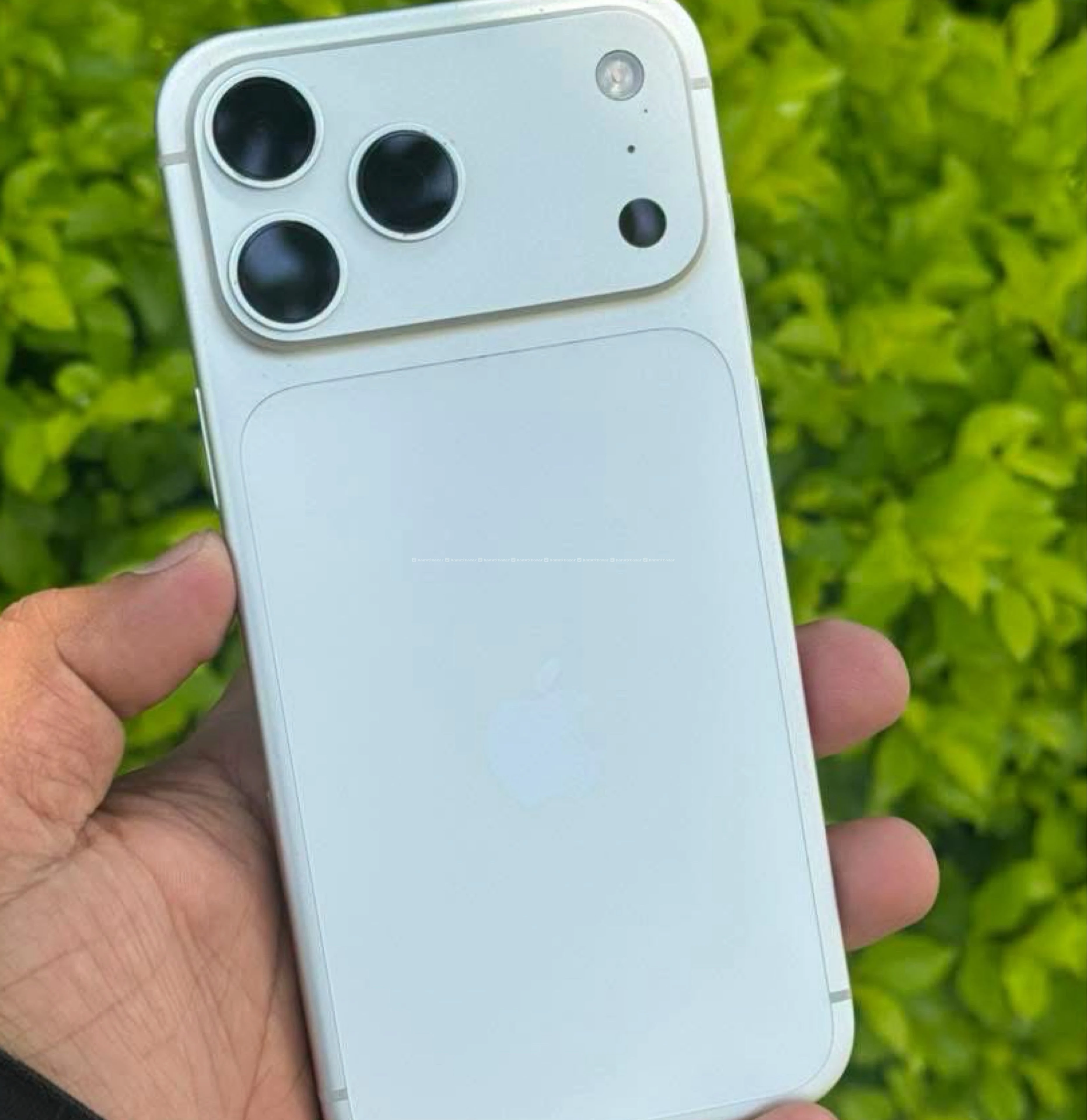 Iphone 17 pro only 512gb battery health 100 4