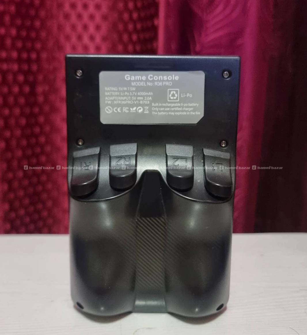 R36S PRO handheld console. (Installed LINUX;ArkOS) 2