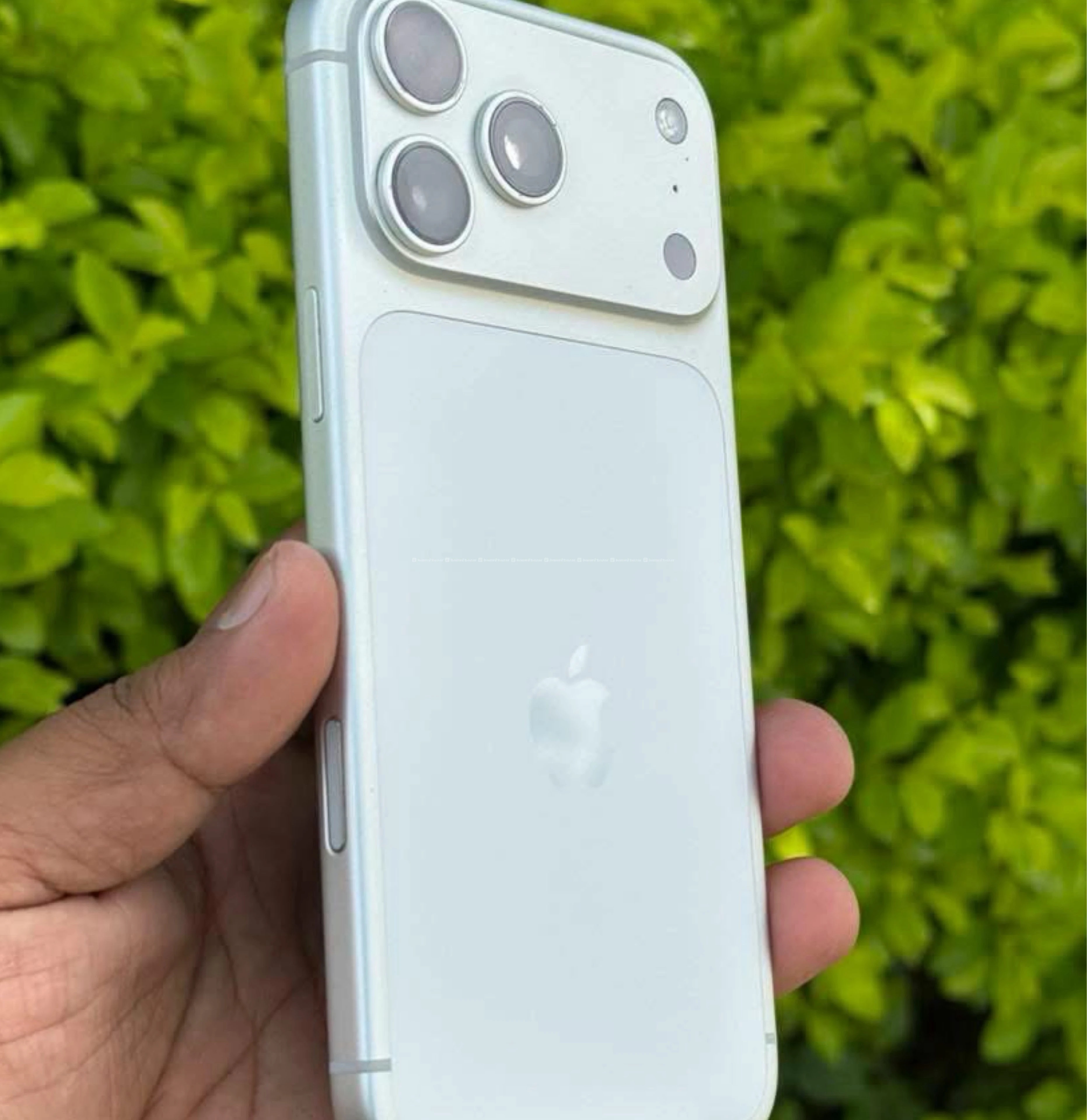 Iphone 17 pro only 512gb battery health 100 5