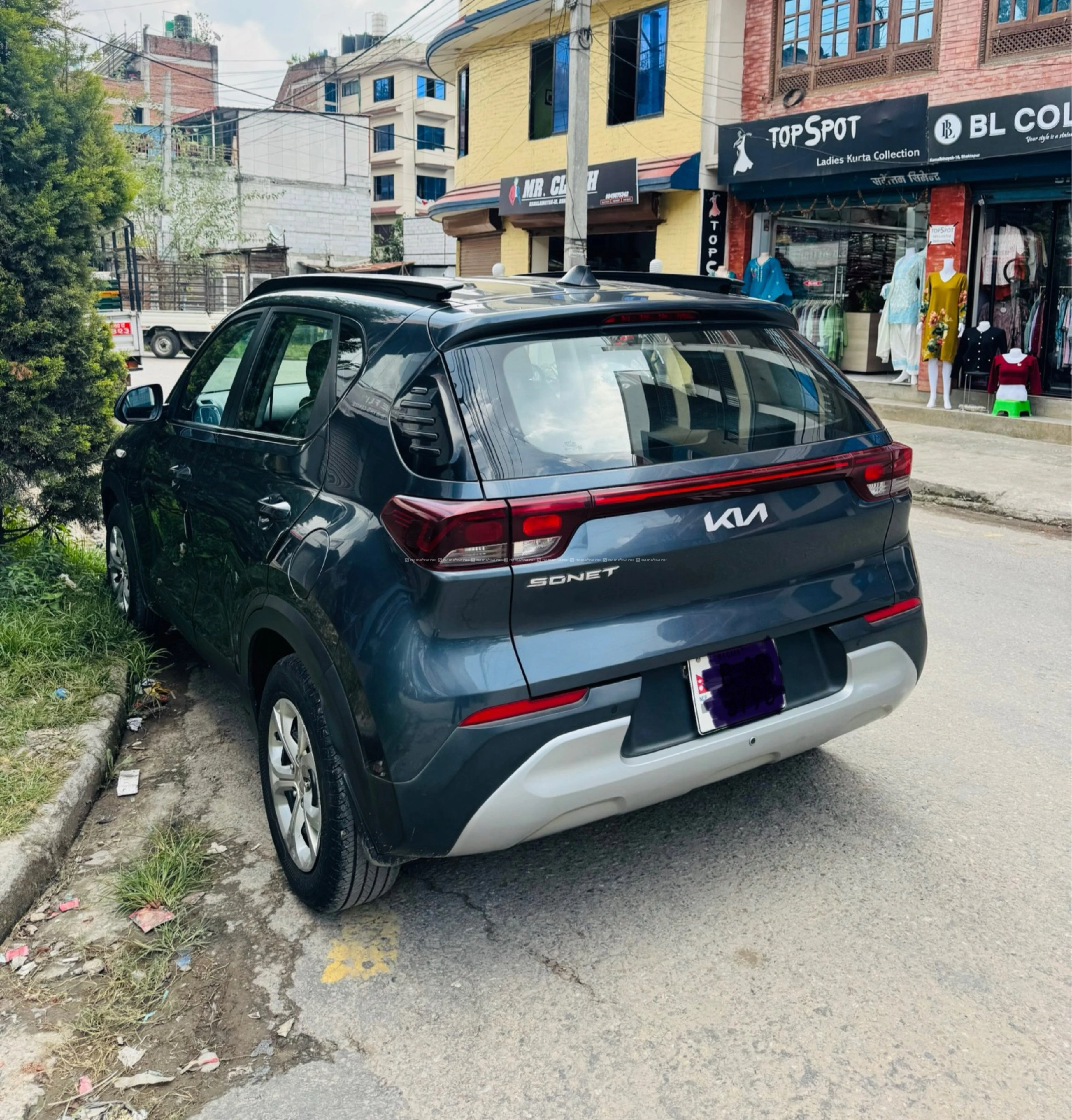 Single hand Kia sonet petrol 2021 on sell