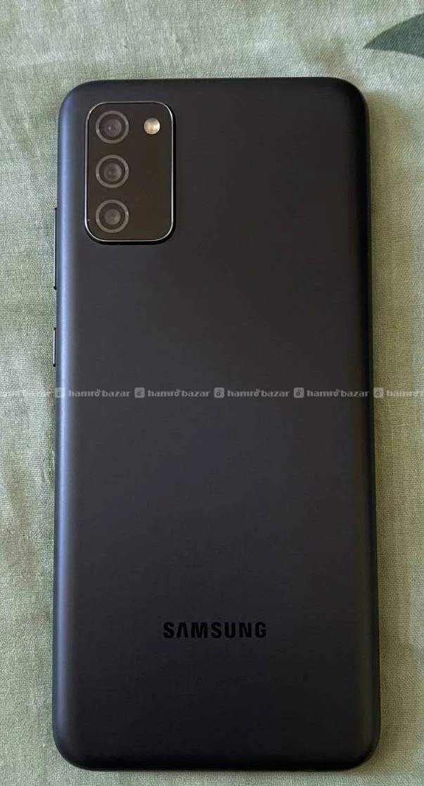 Samsung galaxy A03S 
3 yrs used ....