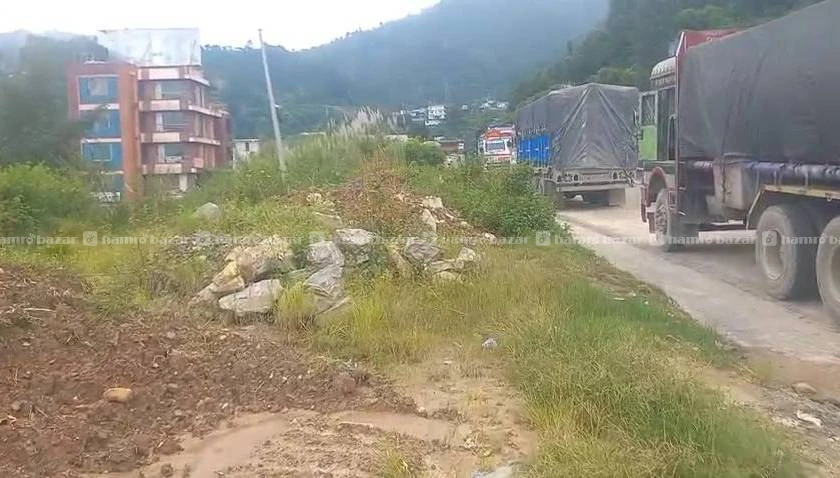 7 ropani land for sale on highway 2