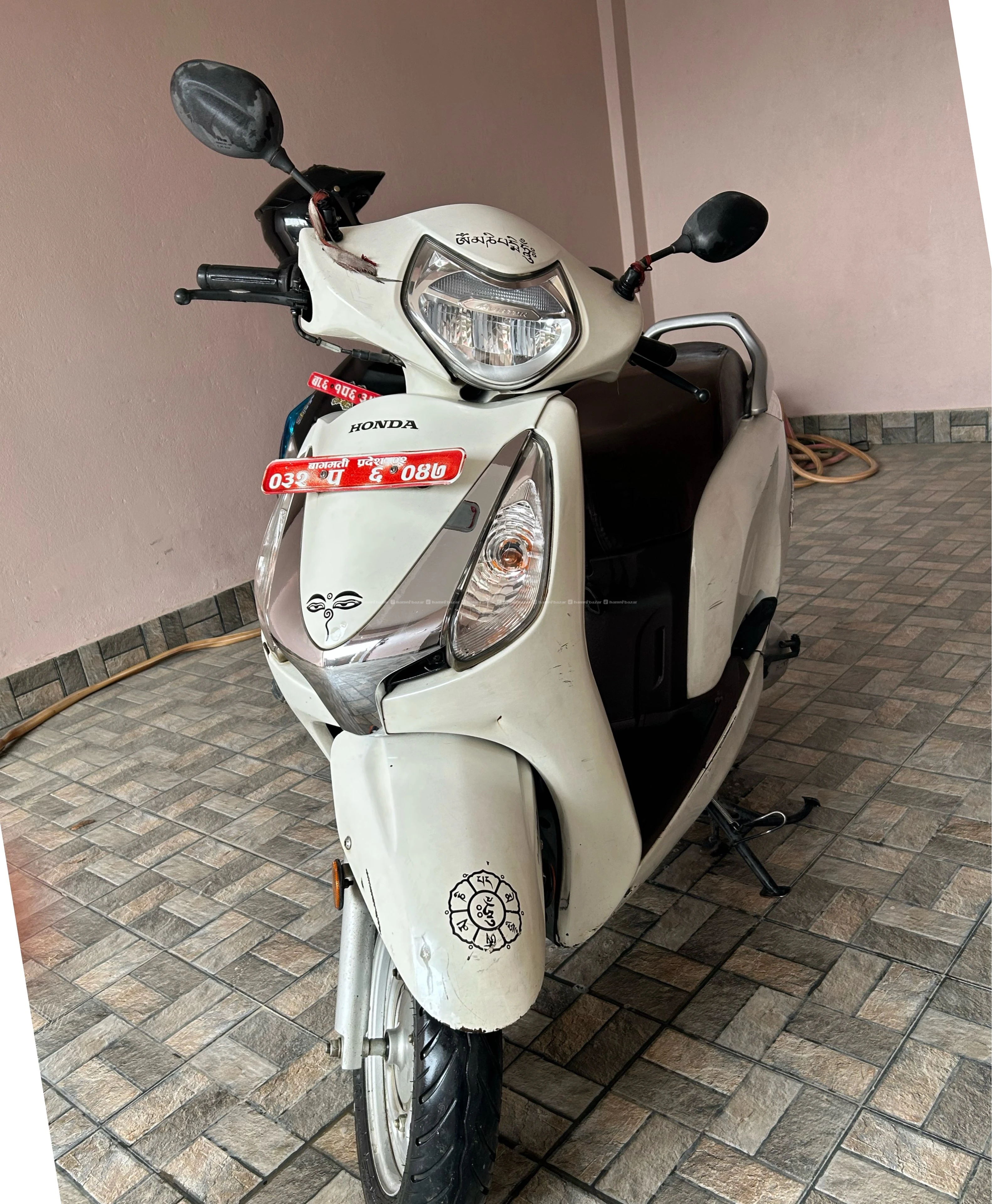 Aviator White Scooty - Dashain Offer