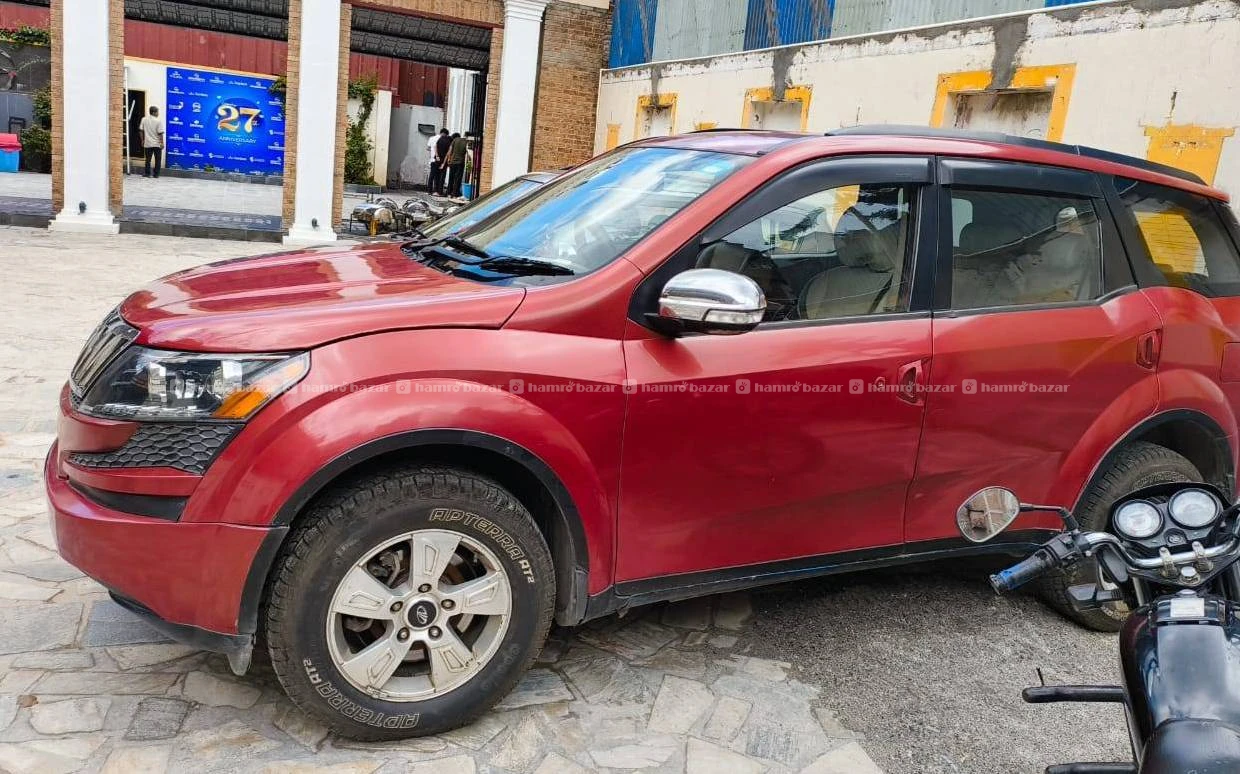 Car
Mahindra xuv 500 4