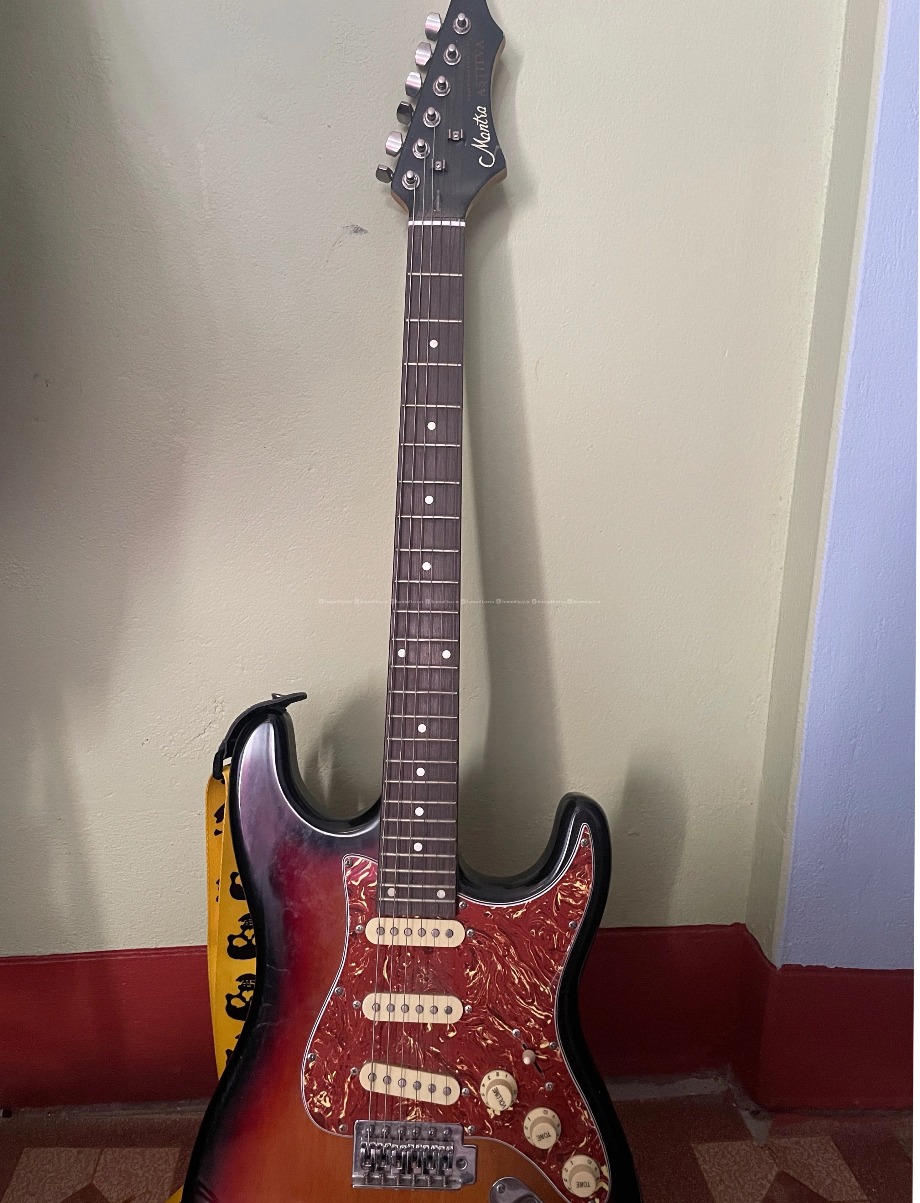 Guitar sell on affordable price.