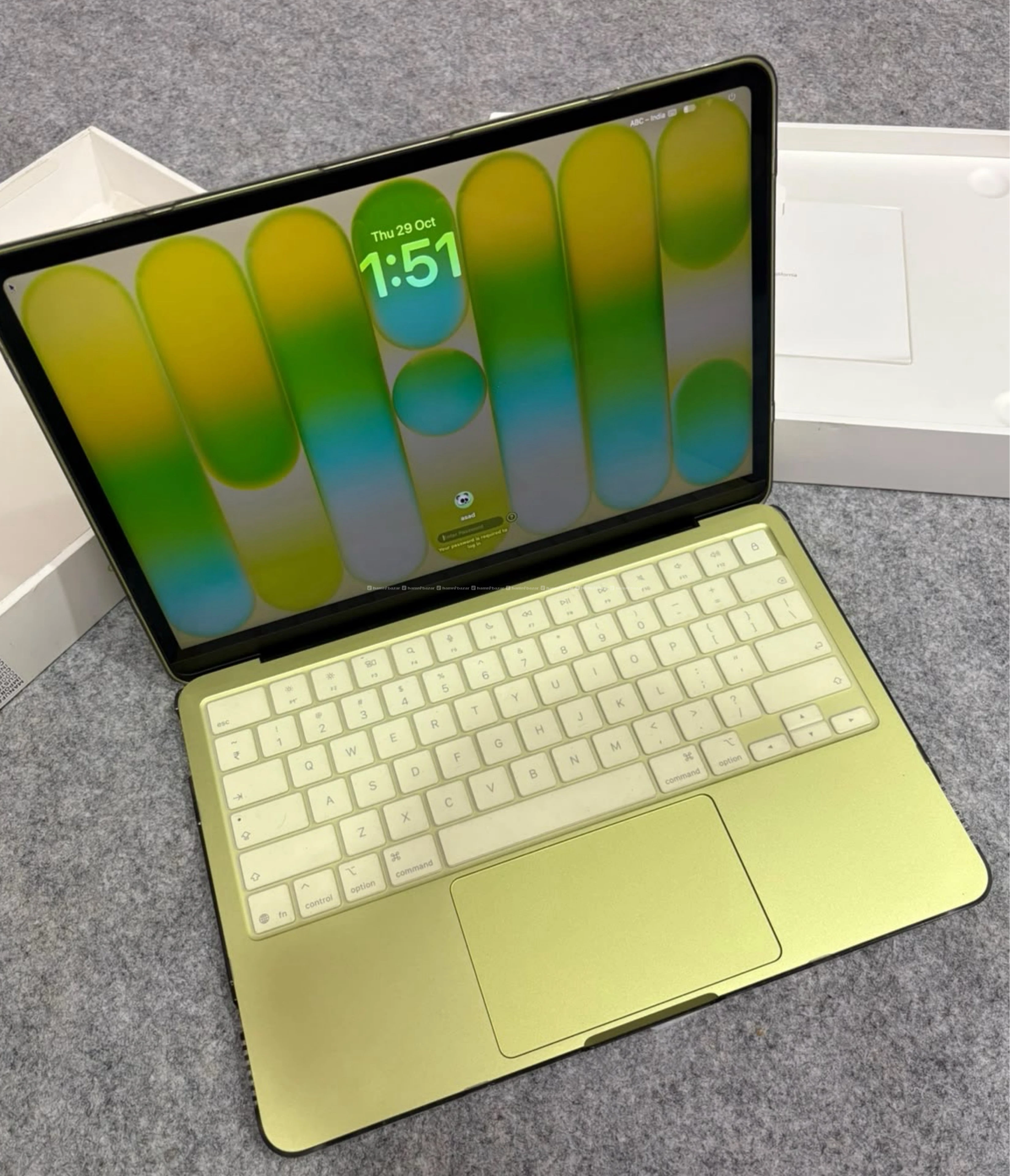 macbook neo with box 98%