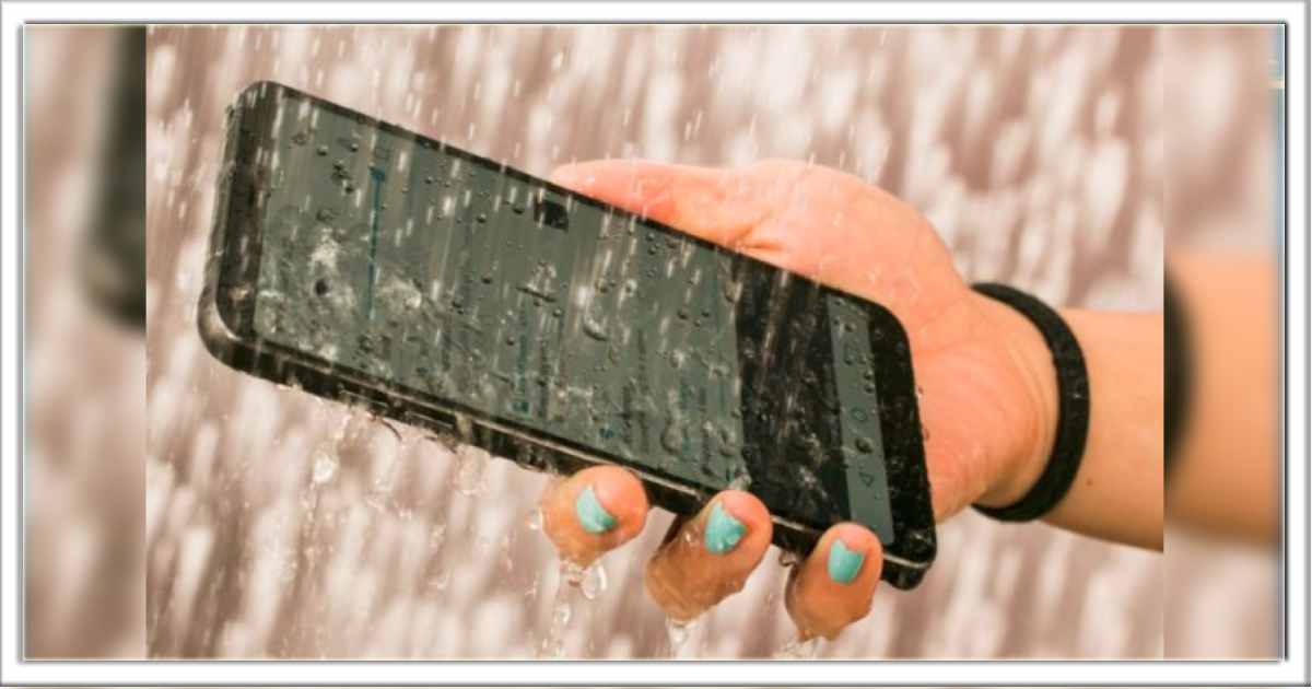 अगर मोबाइल फोन पानी में गिर जाए तो घर पे ही इस 5 आसान घरेलू उपाय से बेहतर हो जाएगा।