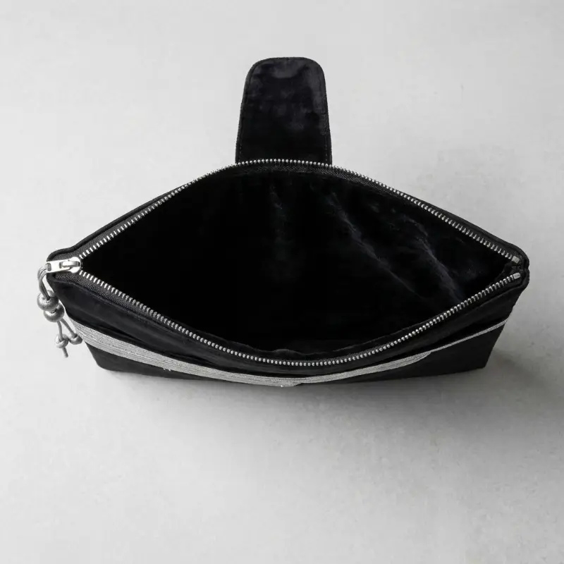 Laptop Sleeve Zipper Pouch with Tassel – Arabic Bisht Embroidery