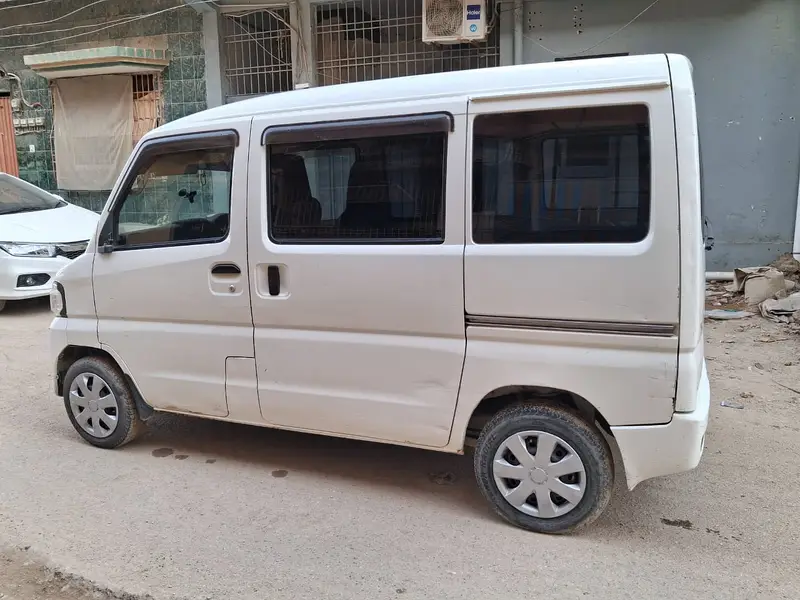 Nissan Clipper 2013