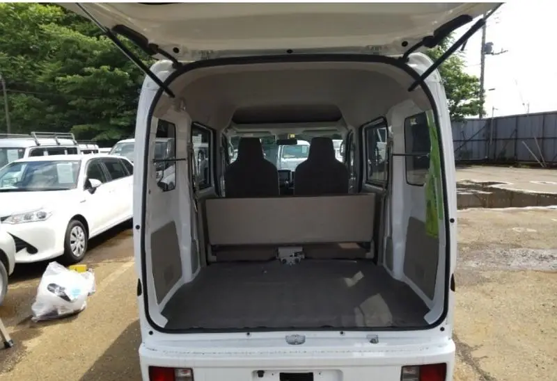 Bumper to Bumper Nissan clipper pc limited not use in Pakistan