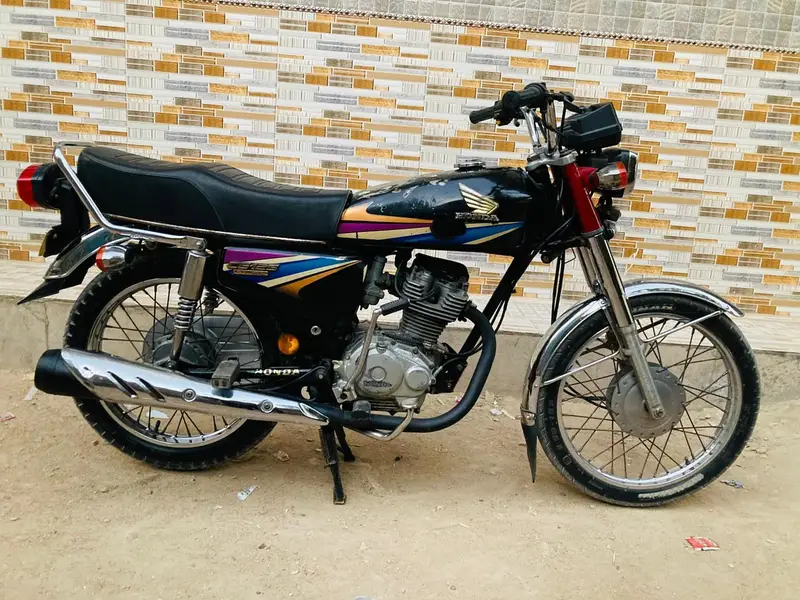 I'm selling my Honda cd 125 genuine condition