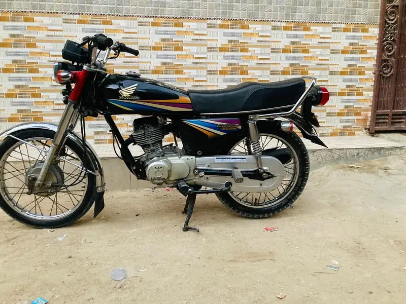 I'm selling my Honda cd 125 genuine condition