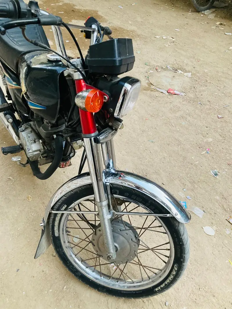 I'm selling my Honda cd 125 genuine condition