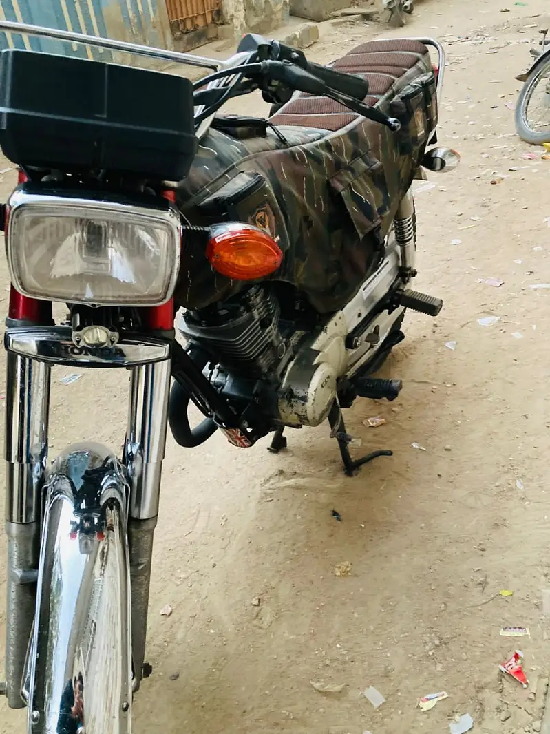 I'm selling my Honda cd 125 genuine condition