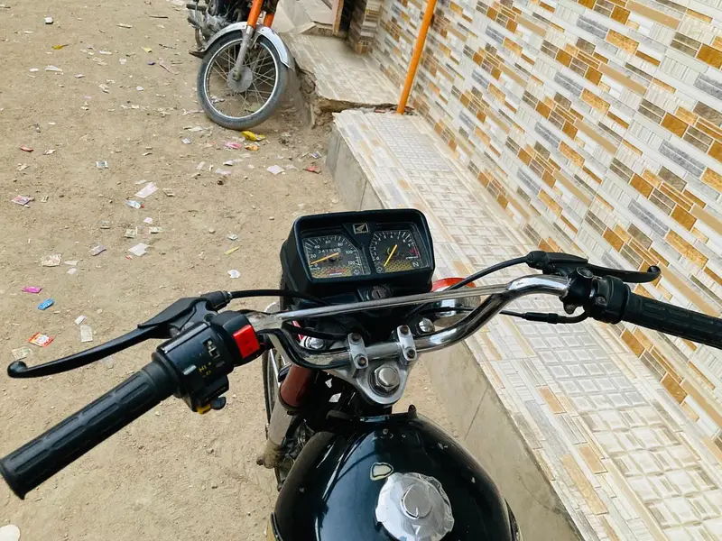 I'm selling my Honda cd 125 genuine condition