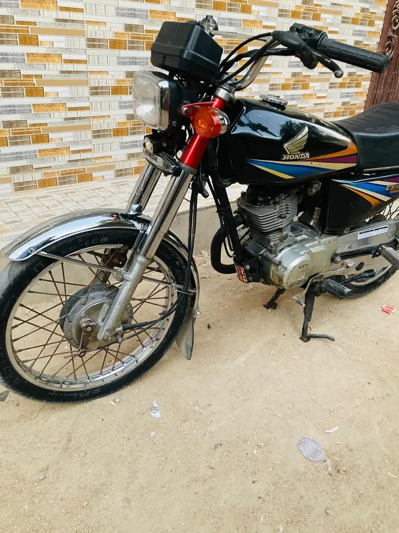 I'm selling my Honda cd 125 genuine condition