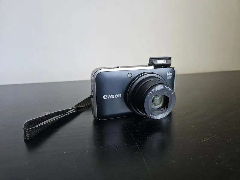 Canon PowerShot SX210 IS digital camera