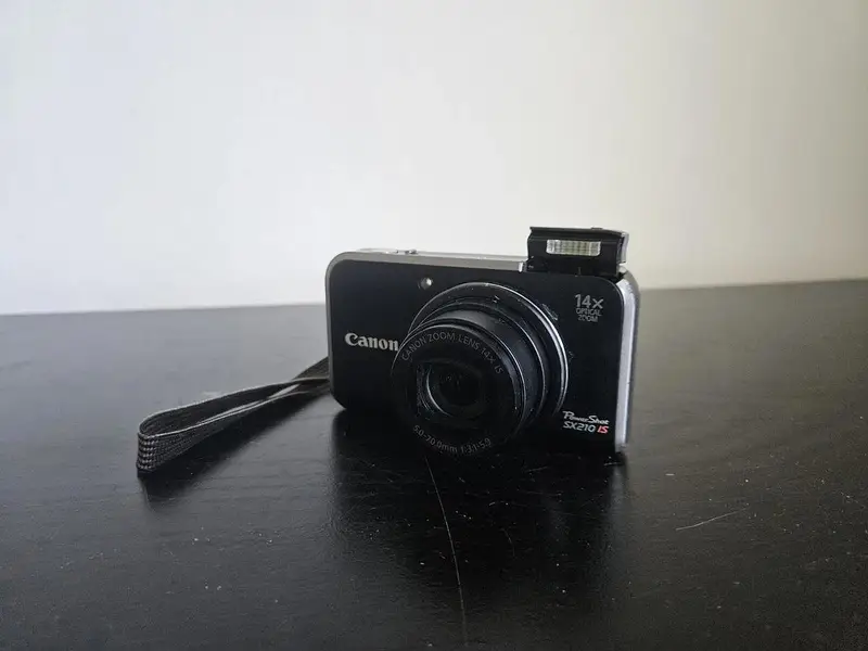 Canon PowerShot SX210 IS digital camera