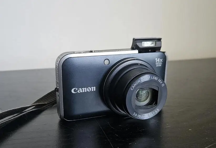 Canon PowerShot SX210 IS digital camera