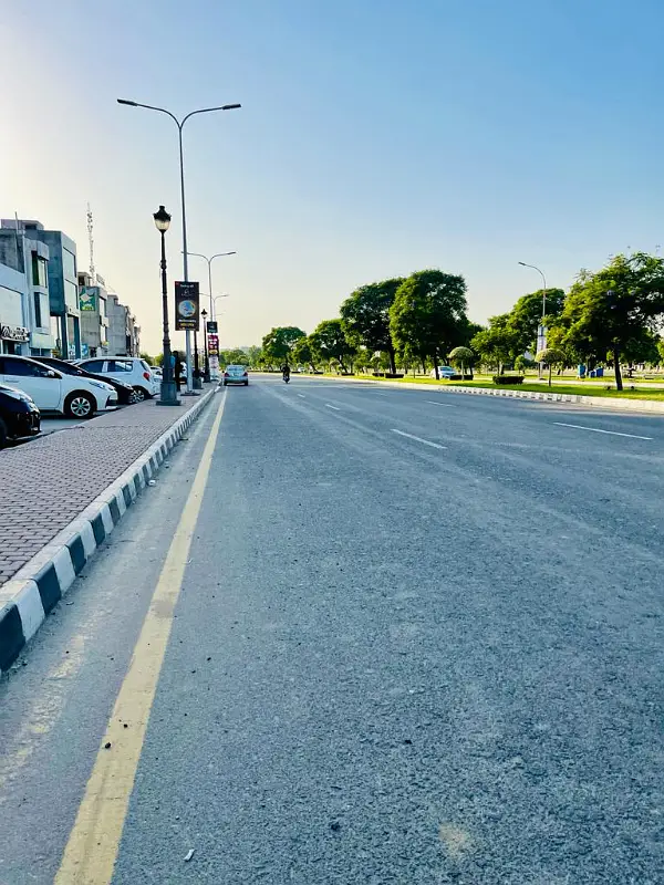 10 MARLA PLOT FOR SALE NEAR TO MAIN BOULEVARD