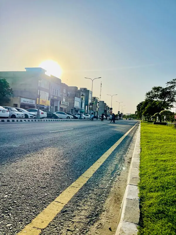 10 MARLA PLOT FOR SALE NEAR TO MAIN BOULEVARD