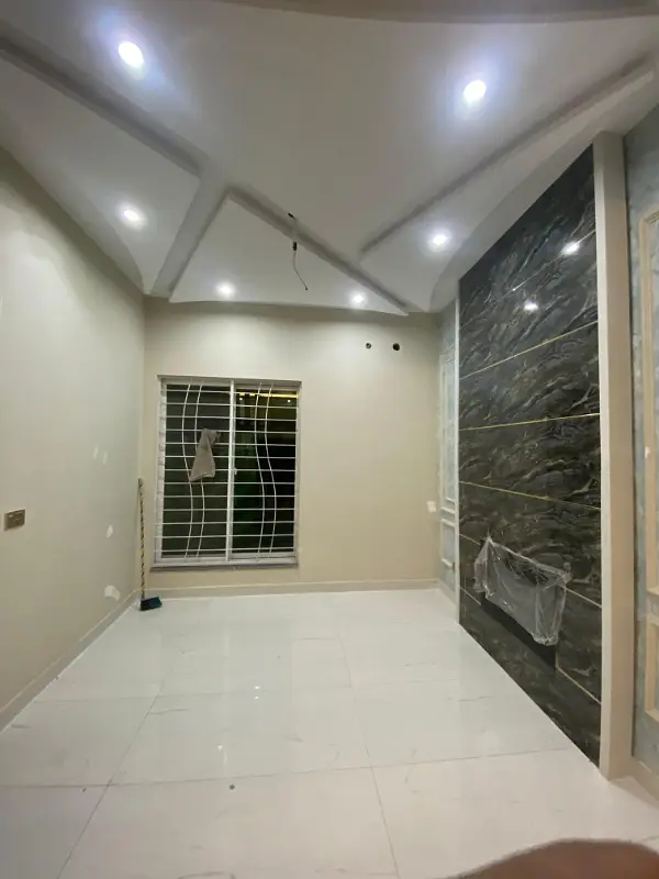 HOT LOCATED 5 MARLA BRAND NEW HOUSE