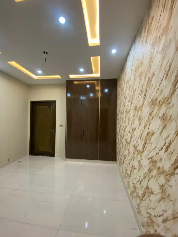 HOT LOCATED 5 MARLA BRAND NEW HOUSE