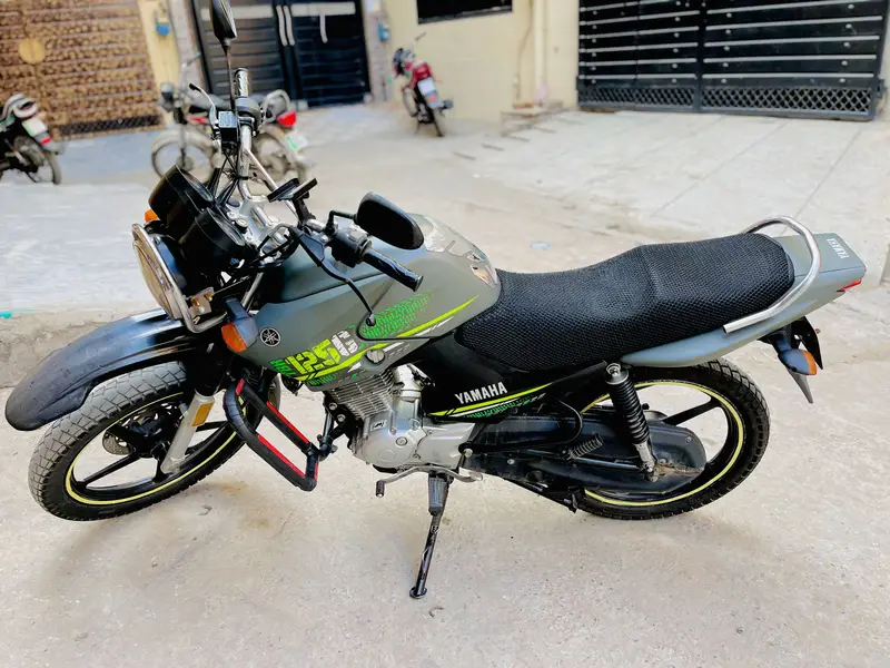 Yamaha Grey YBR125G urgent sale