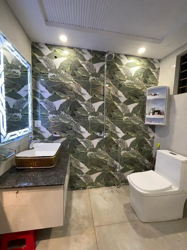 10 Marla Like-New House with 8kW Solar for Sale in Prime Location, Rafi Block Bahria Town Lahore