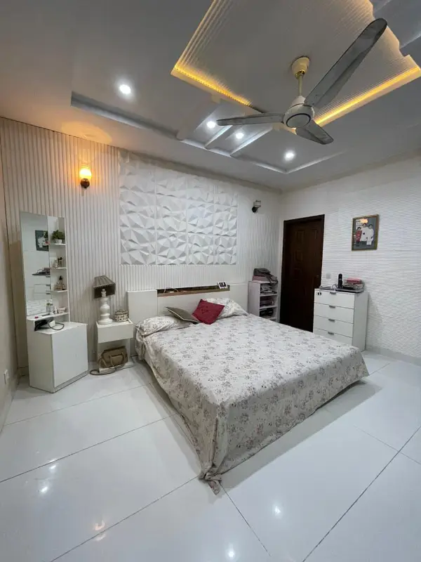 10 Marla Like-New House with 8kW Solar for Sale in Prime Location, Rafi Block Bahria Town Lahore