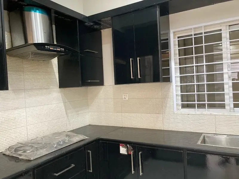 10 Marla Modern Quality Construct House For Sale! Block B 60' Road Most Prime Location.