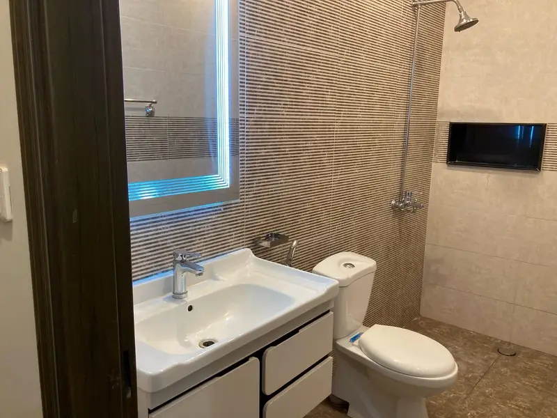 10 Marla Modern Quality Construct House For Sale! Block B 60' Road Most Prime Location.