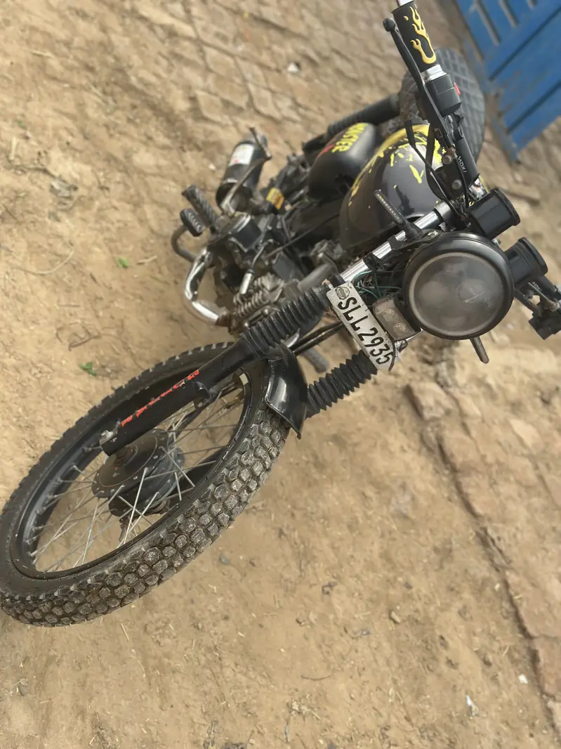 SD 70 converted to cafe racer