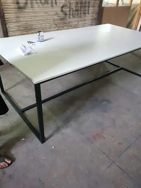 Conference Table/ Meeting Table