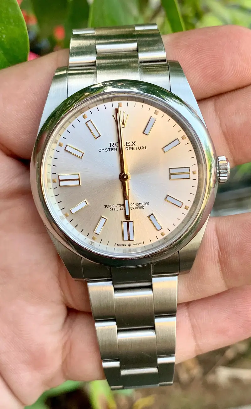 WATCH BUYER / Rolex Datejust Omega Speedmaster Cartier Santos Chopard