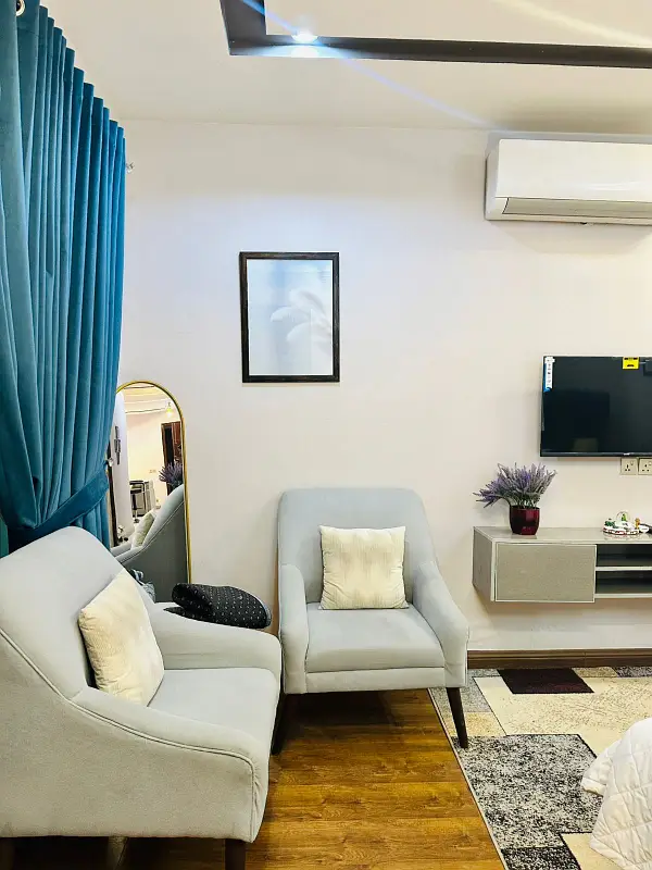 1.2. 3BHK furnished apartment available for deli basis short stay in I Islamabad