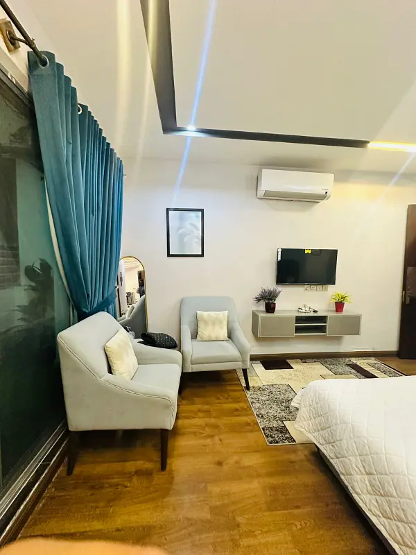 1.2. 3BHK furnished apartment available for deli basis short stay in I Islamabad