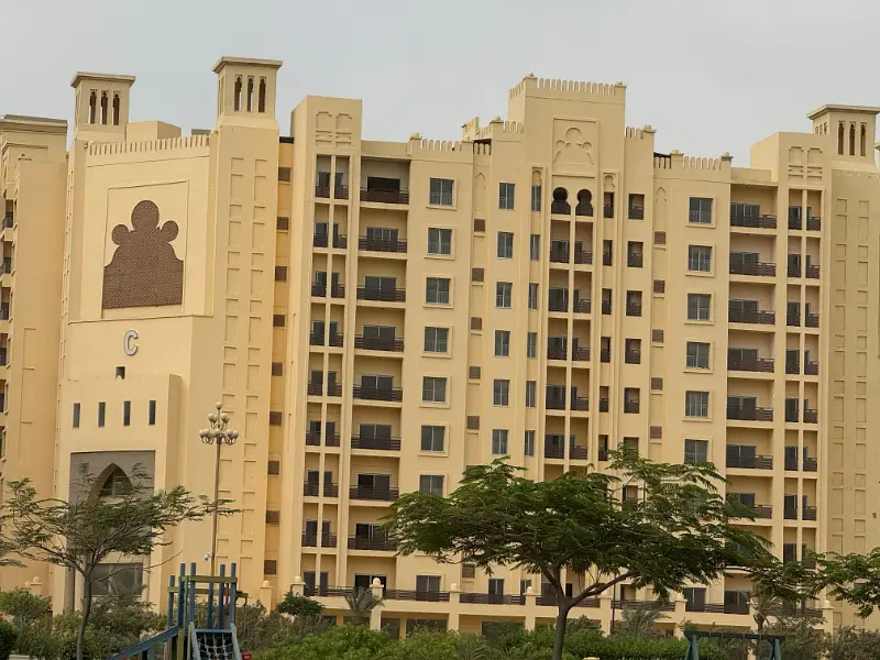 2-Bedroom Lounge Luxurious Apartment for Rent, 1,100 Sq Ft Outer Unit near Midway Bahria Town Karachi, with Park, Mosque, Gallery & Commercial Area nearby.