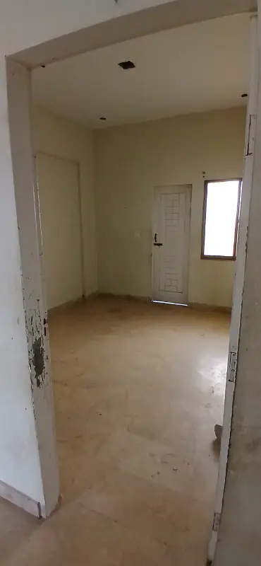 2 Bed Lounge For Rent Available