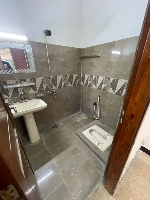 5.5 Marla Triple Storey House For Rent