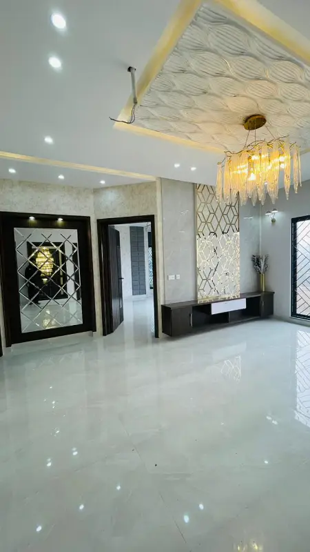 10 marla barnd new house for rent LDA Avenue 1