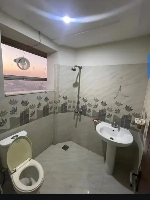 1 bedroom apartment available par day Empire Heights 2 phase 6