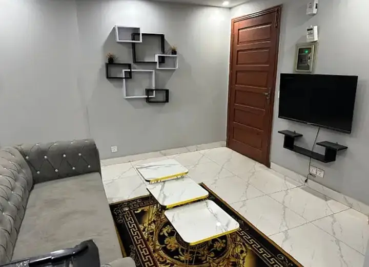 1 bedroom apartment available par day Empire Heights 2 phase 6