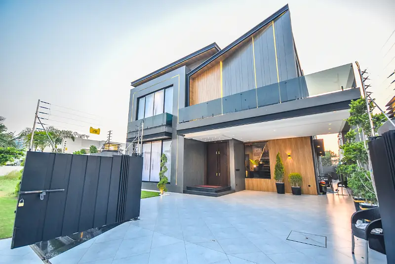 ONE KANAL BEAUTIFULL MODREN DESIGN HOUSE AVAILABLE FOR RENT NEAR TO MAIN BOULEVARD PHASE 6