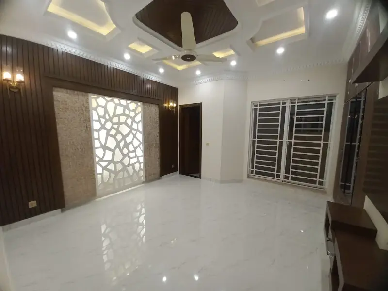 12 Marla Luxury Lower Portion Available For Rent In Bahria Town Lahore.